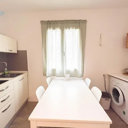 Punta Del Forno Tirabora Short Rent ترييستي